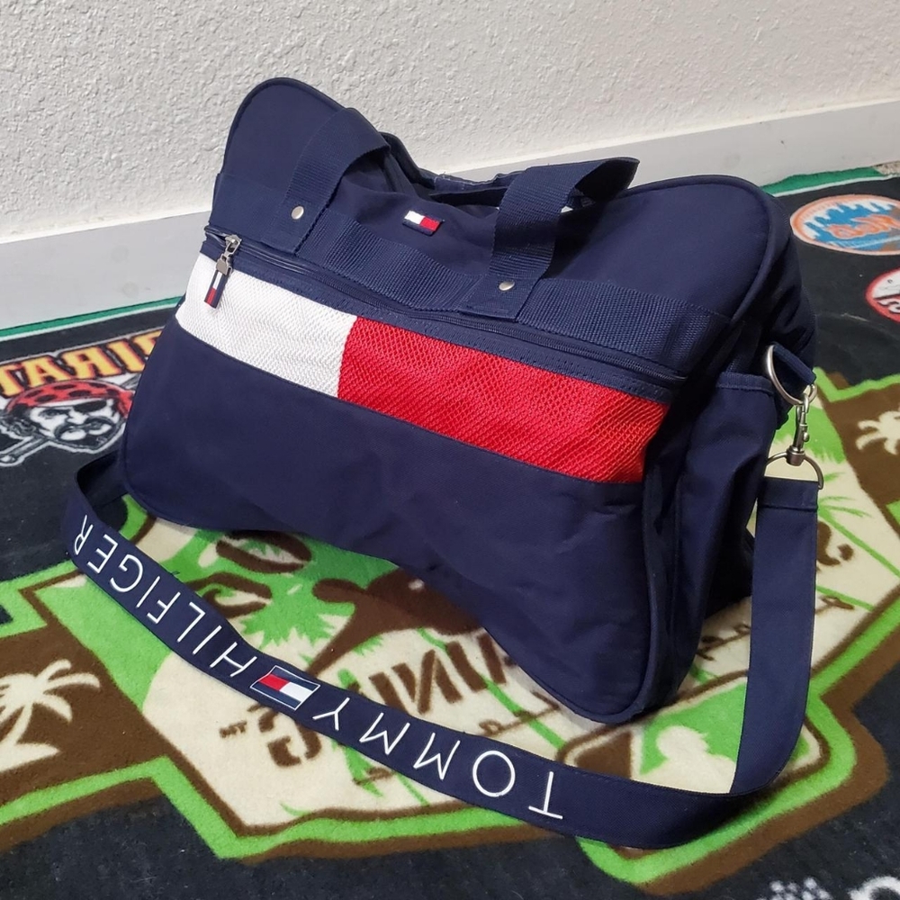 •Tommy Hilfiger retro dufflebag🇺🇸🧳